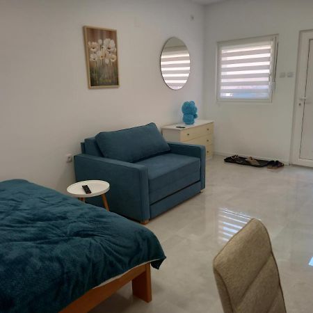 Leda Apartmani 斯梅代雷沃 外观 照片
