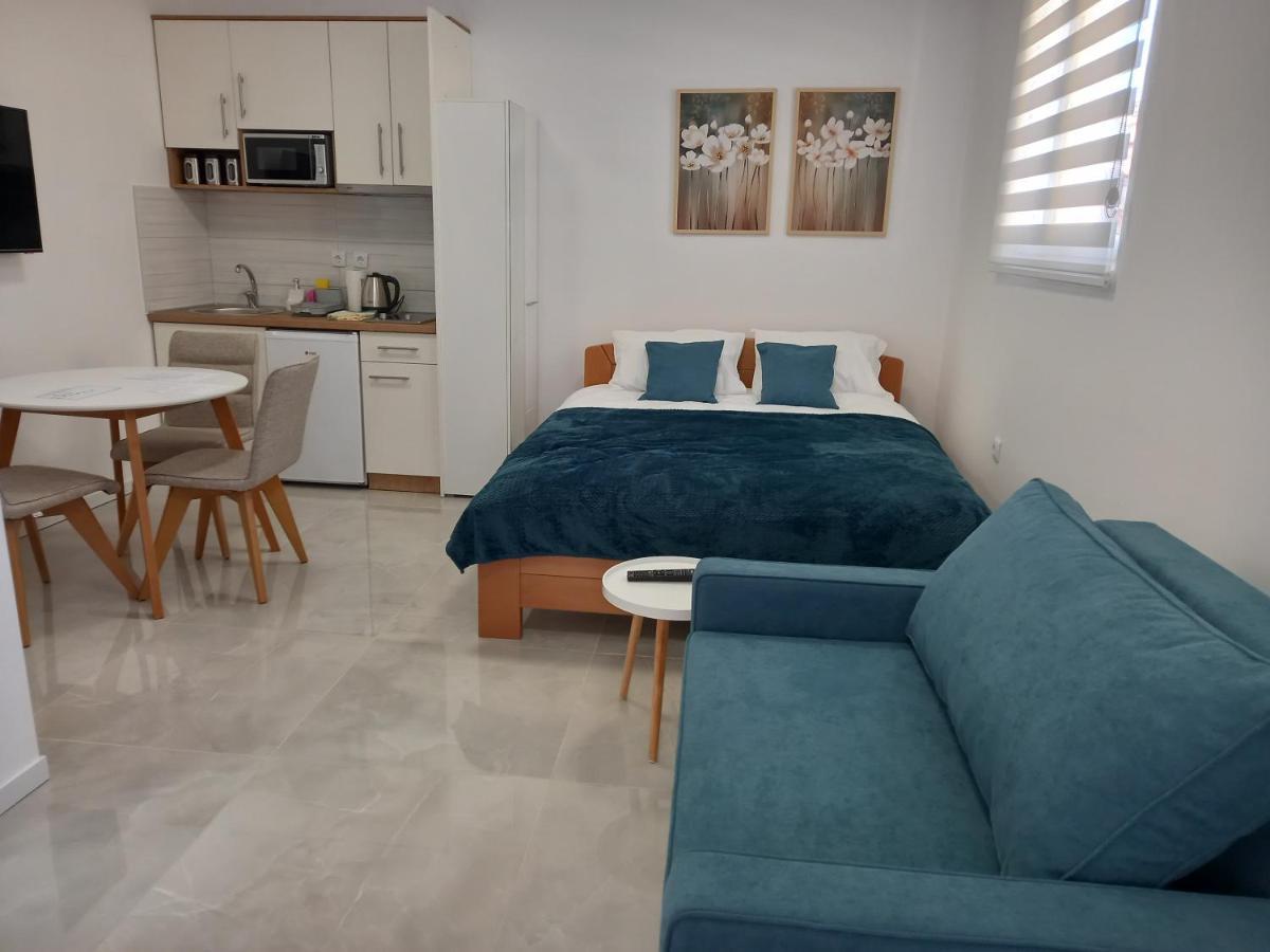 Leda Apartmani 斯梅代雷沃 外观 照片