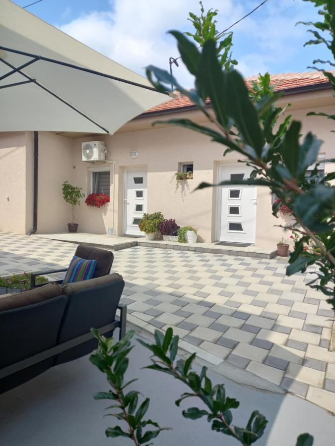 Leda Apartmani 斯梅代雷沃 外观 照片