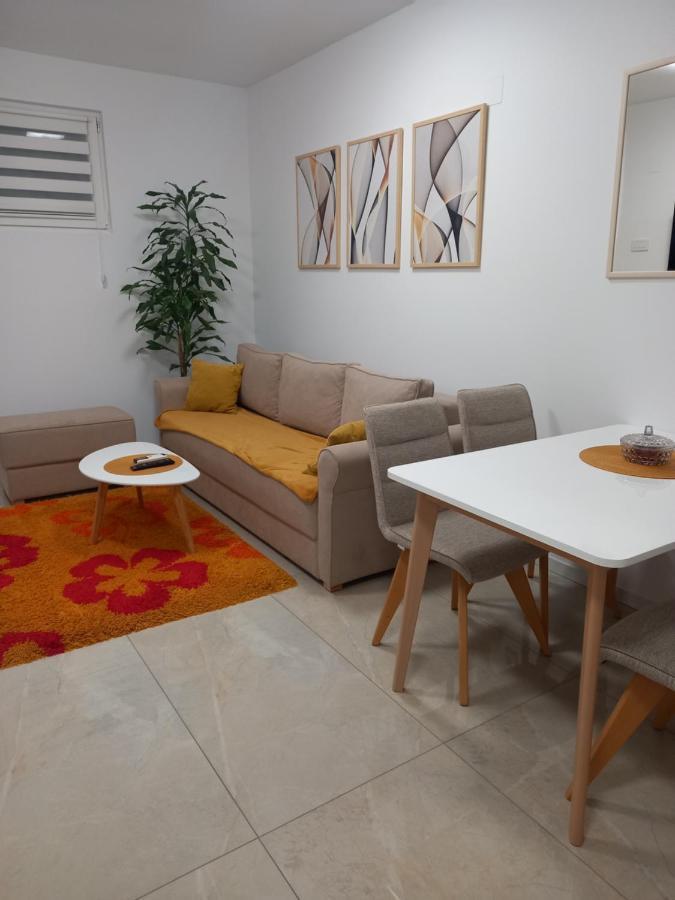 Leda Apartmani 斯梅代雷沃 外观 照片