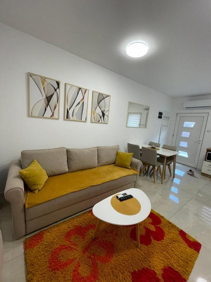 Leda Apartmani 斯梅代雷沃 外观 照片