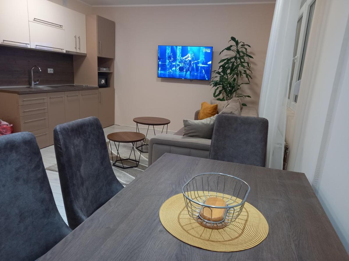 Leda Apartmani 斯梅代雷沃 外观 照片