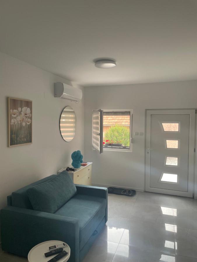 Leda Apartmani 斯梅代雷沃 外观 照片