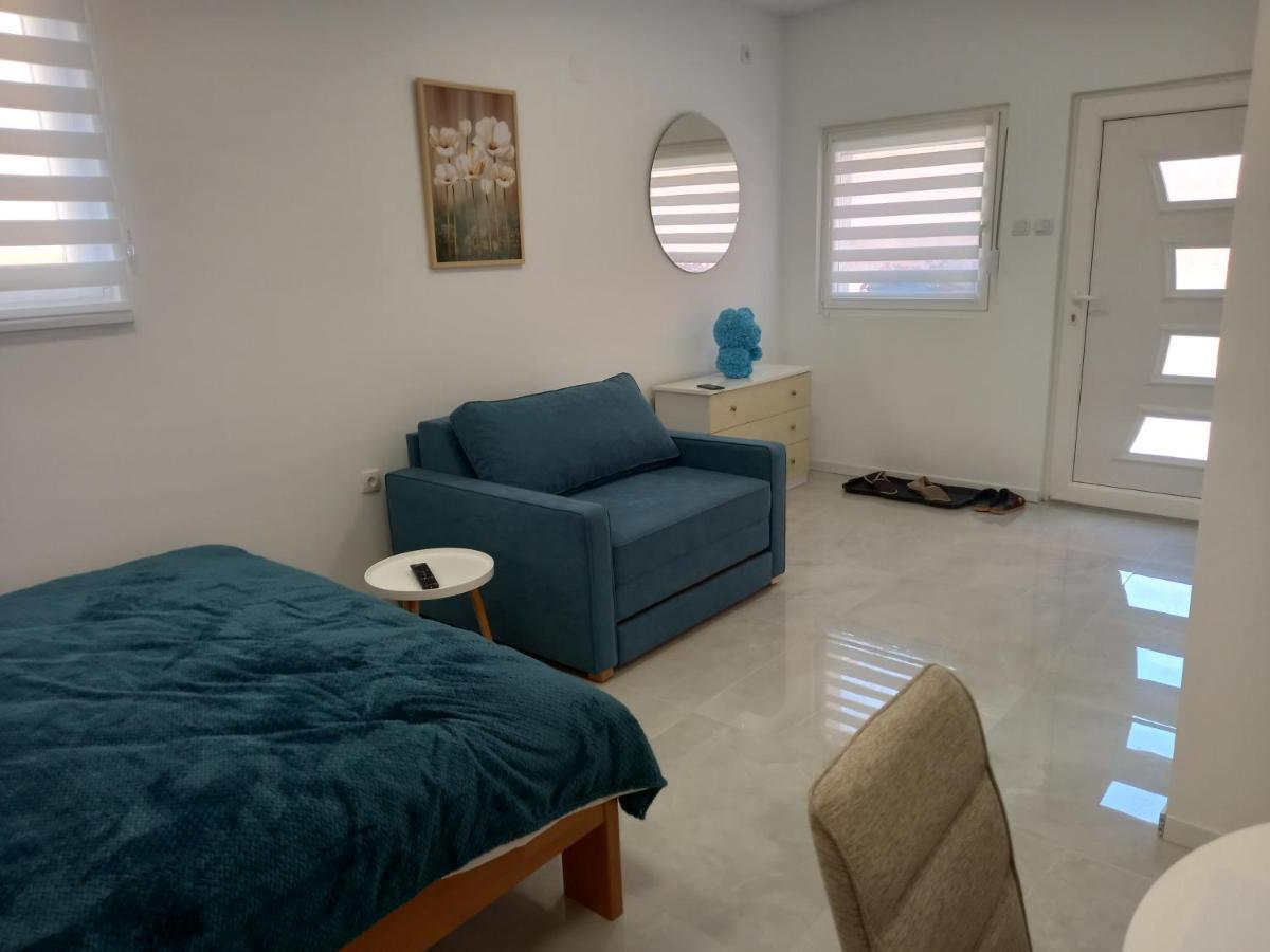 Leda Apartmani 斯梅代雷沃 外观 照片