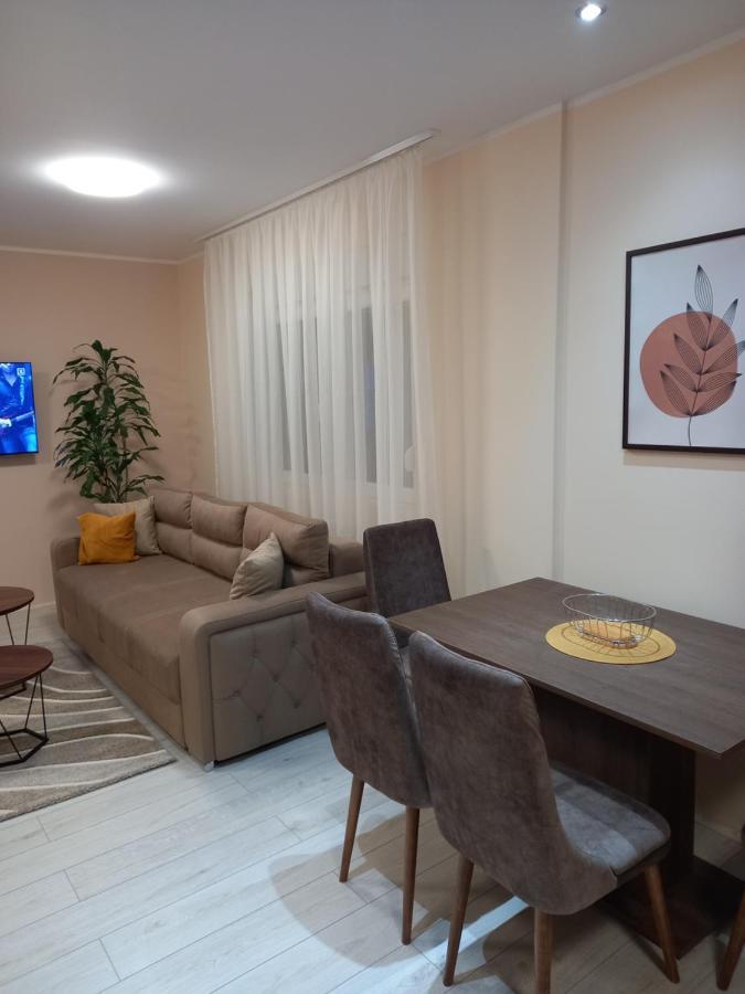 Leda Apartmani 斯梅代雷沃 外观 照片